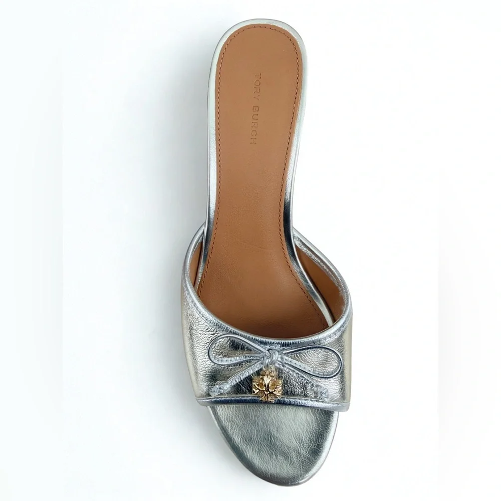NWOT Tory Burch Silver & Gold Metallic Bow Kitten Heel Mules Size 8M w/ Dust Bag - Picture 3 of 7